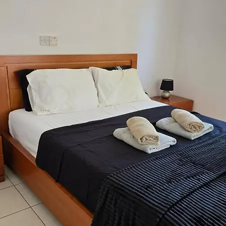 Daire Hesperides Gardens, Spacious 2 Bedroom *