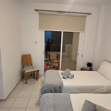 Hesperides Gardens, Spacious 2 Bedroom Apartament Pafos