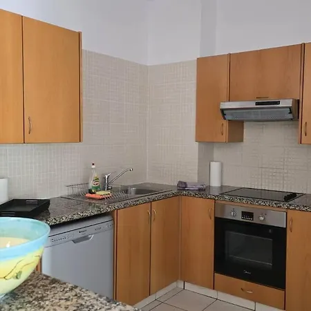 Hesperides Gardens, Spacious 2 Bedroom דירה פאפוס