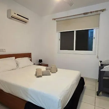 Hesperides Gardens, Spacious 2 Bedroom Apartman Paphos