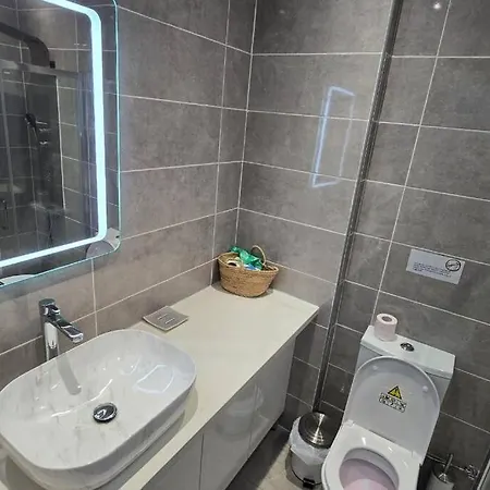 Hesperides Gardens, Spacious 2 Bedroom *