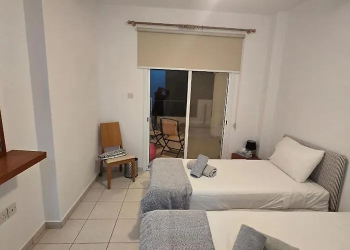 Hesperides Gardens, Spacious 2 Bedroom شقة بافوس