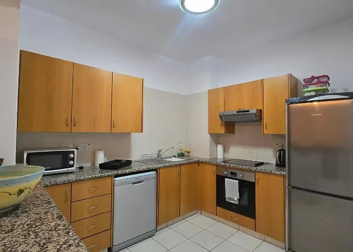 Hesperides Gardens, Spacious 2 Bedroom *