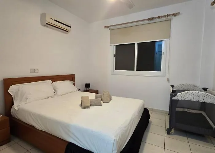 Hesperides Gardens, Spacious 2 Bedroom شقة بافوس