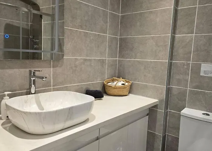 Hesperides Gardens, Spacious 2 Bedroom شقة